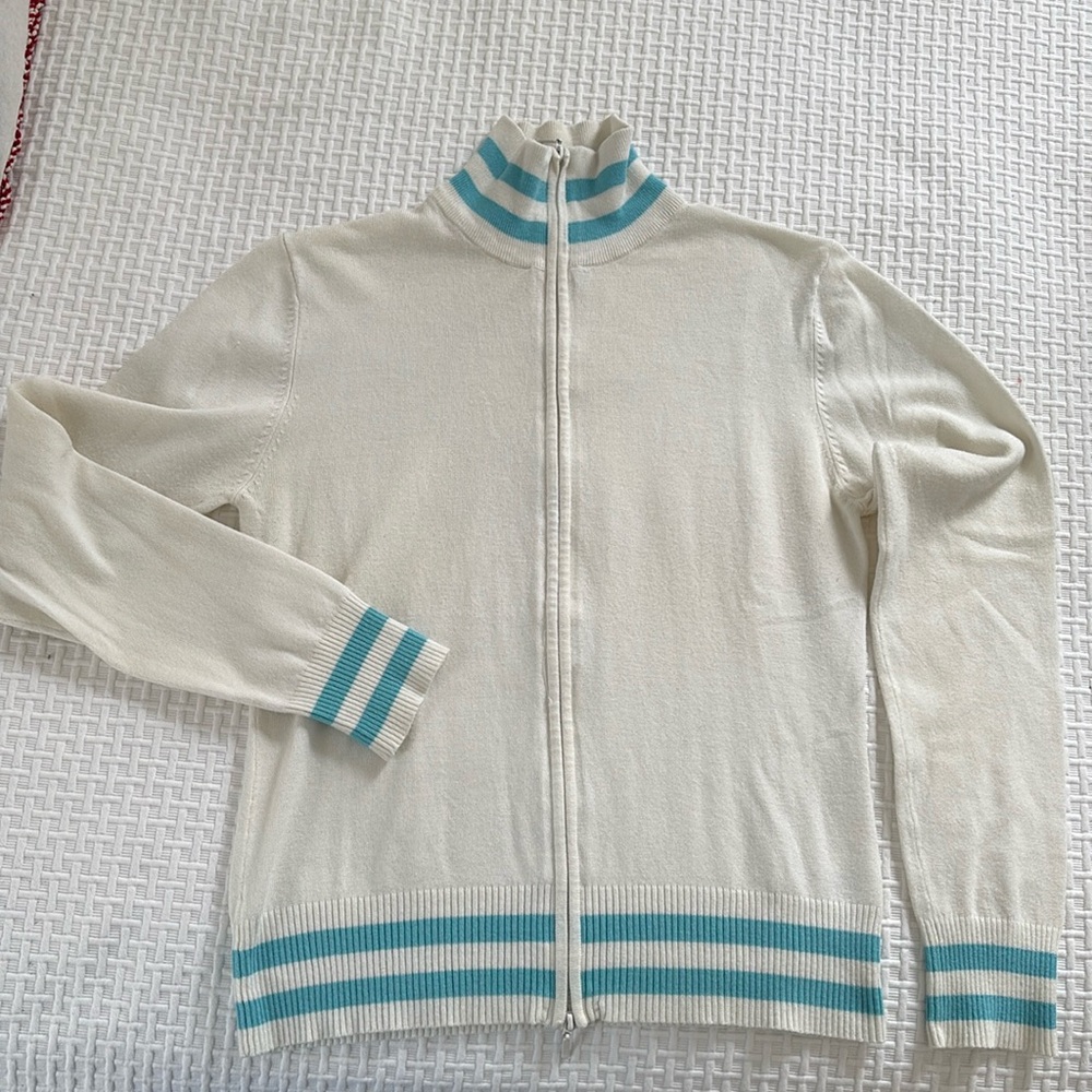 Folio two way zippered sweater, size L.